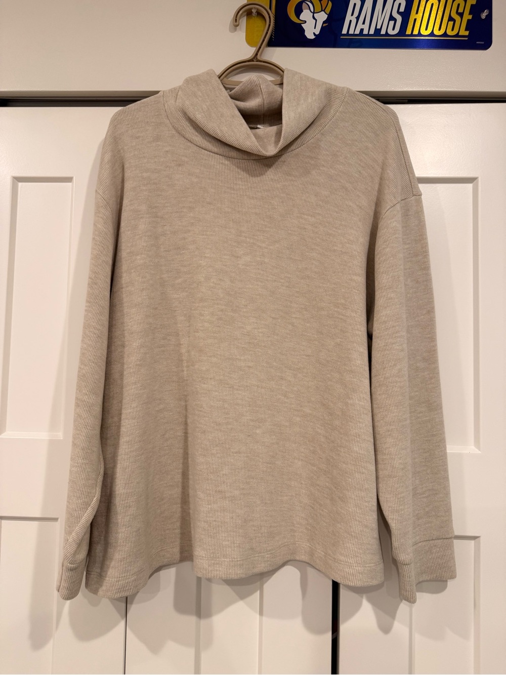Uniqlo Cream Turtleneck Sweater - Women's Relaxed Pullover - Picture 2 of 3